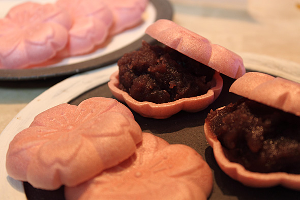 甲石製餡所　さくらもなか