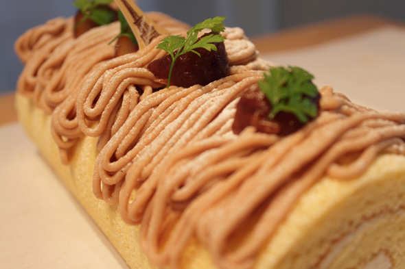 栗のロールケーキ